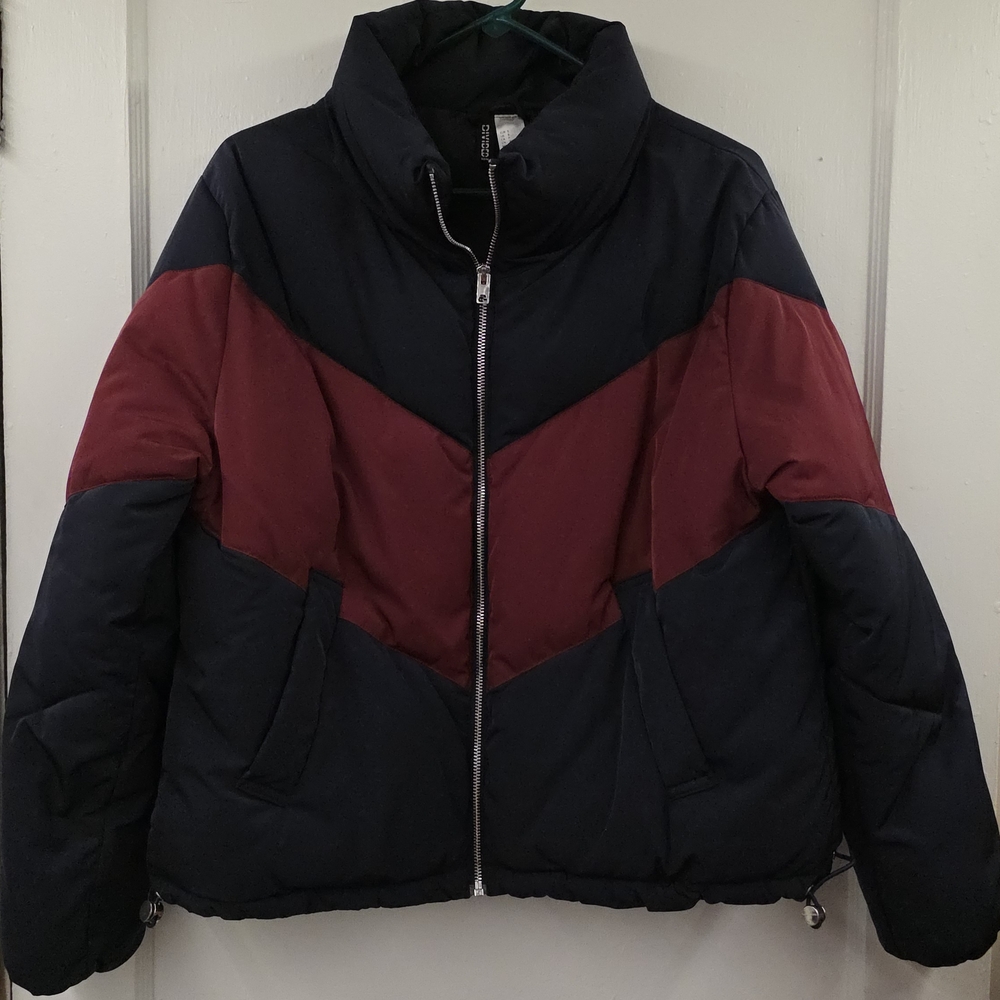 H&M Divided Puffer Jacket Navy Burgundy Red Zip Up Coat Size Small NWOT - Picture 3 of 11